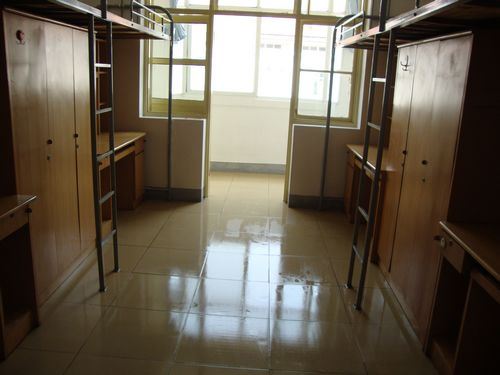 華中科技大學(xué)宿舍圖片_寢室圖片16