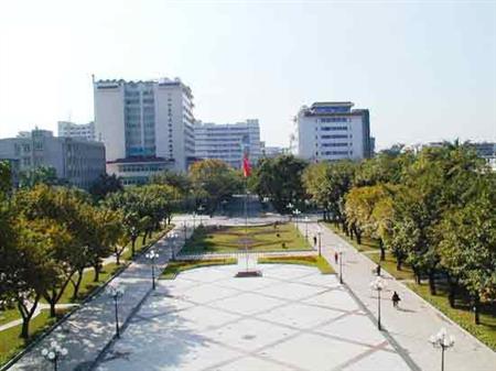 廣州中醫(yī)藥大學(xué)校園圖片_大學(xué)圖片3