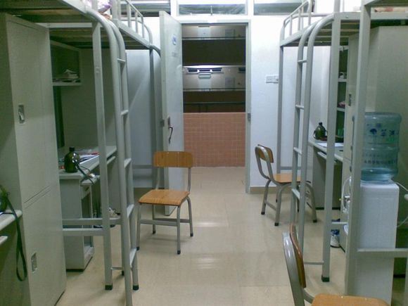 廣東藥學(xué)院宿舍圖片_寢室圖片12