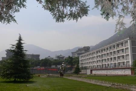 西北民族大學(xué)校園圖片_大學(xué)圖片2