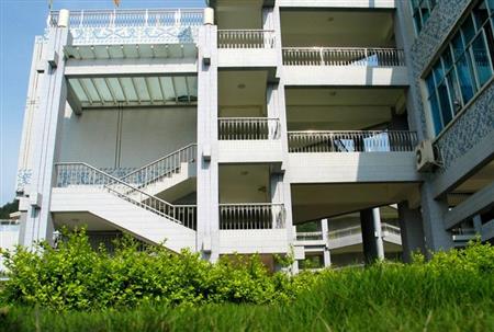 黔南民族師范學(xué)院校園圖片_校園圖片3