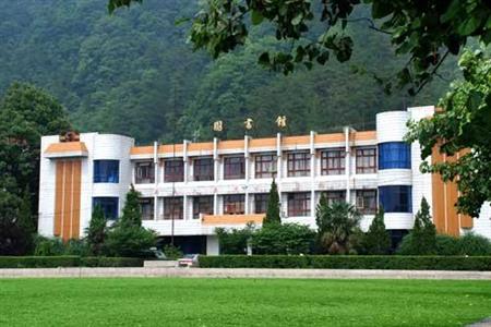 黔南民族師范學(xué)院校園圖片_大學(xué)圖片6