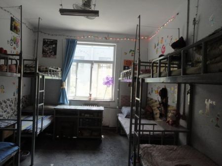 河北軟件職業(yè)技術(shù)學(xué)院宿舍圖片_寢室圖片3