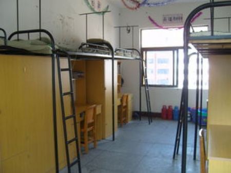 遼寧工程技術(shù)大學(xué)宿舍圖片_寢室圖片16