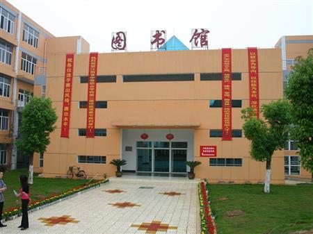 江西旅游商貿(mào)職業(yè)學(xué)院校園圖片_大學(xué)圖片2
