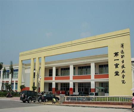 清遠(yuǎn)職業(yè)技術(shù)學(xué)院校園圖片_校園風(fēng)光2