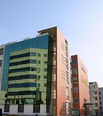 荊楚理工學(xué)院校園圖片_大學(xué)圖片2