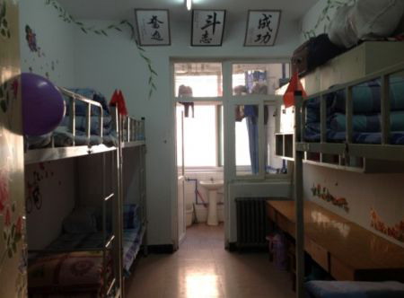 河北經(jīng)貿(mào)大學(xué)經(jīng)濟(jì)管理學(xué)院宿舍圖片_寢室圖片3