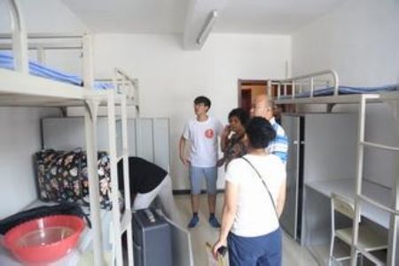 阜新高等?？茖W(xué)校宿舍圖片_寢室圖片5