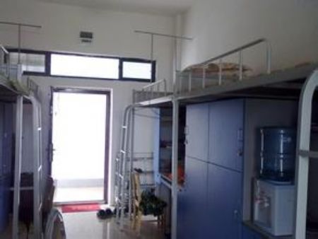 廣西水利電力職業(yè)技術(shù)學(xué)院宿舍圖片_寢室圖片9