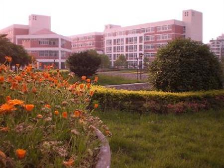 安徽三聯(lián)學(xué)院招大專(zhuān)生嗎？