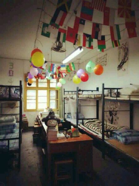 湖南外國語職業(yè)學(xué)院宿舍圖片_寢室圖片5