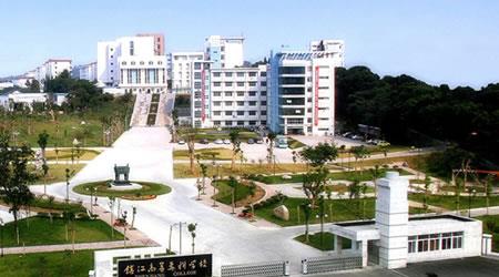 鎮(zhèn)江市高等?？茖W(xué)校校園圖片_大學(xué)圖片4