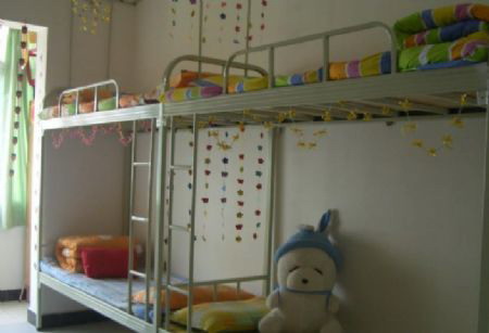 河北外國(guó)語(yǔ)職業(yè)學(xué)院宿舍圖片_寢室圖片5