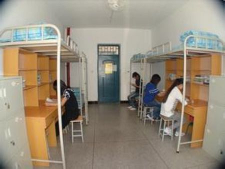 運城職業(yè)技術(shù)學院宿舍圖片_寢室圖片5