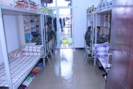 重慶公共運輸職業(yè)學(xué)院宿舍圖片_寢室圖片3