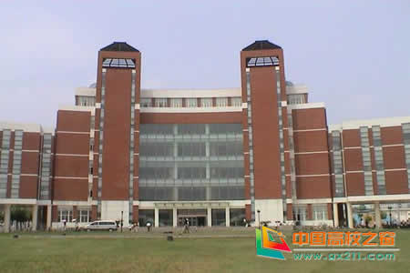 大連海事大學(xué)校園圖片_大學(xué)圖片7